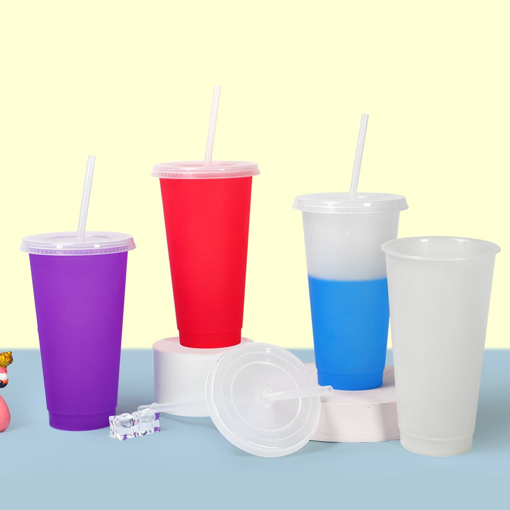 Even glitter dispersion on bulk wholesale color changing plastic cup reacting to ice water.